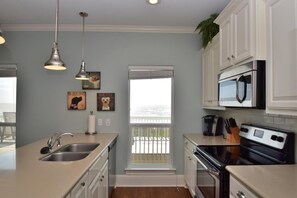 Fridge, microwave, oven, stovetop - Cocoa Beach: 4  BR, 3  BA House in Caplen, Sleeps 14 (Bolivar Peninsula)