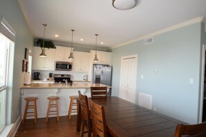 Fridge, microwave, oven, stovetop - Cocoa Beach: 4  BR, 3  BA House in Caplen, Sleeps 14 (Bolivar Peninsula)
