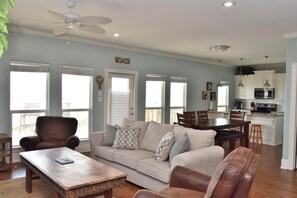 TV, offices - Cocoa Beach: 4  BR, 3  BA House in Caplen, Sleeps 14 (Bolivar Peninsula)