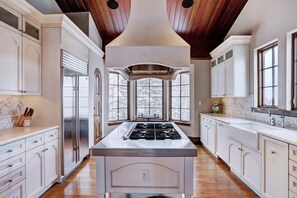 Fridge, microwave, oven, coffee/tea maker - Gorgeous 5 Bedroom Private Chalet in Vail Village Save 20% on 7+ Nights! (Vail)