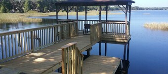 3-bedroom lakefront villa with three kayaks