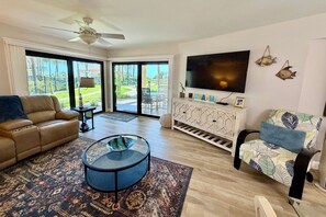 TV, DVD player, ping pong - Enjoy FREE FUN Every Day during your stay in this spacious Gold-rated condo perfect for enjoying the beautiful Florida weather. (Saint Augustine)