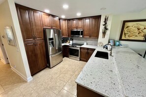 Refrigerador, microondas y horno