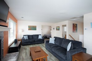 TV, fireplace - Stunning Home - Walking Distance to the Beach! (Grover Beach)