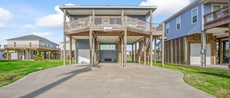 Residents can enjoy a communal space with a bench in the central open area.