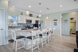 Fridge, microwave, oven, stovetop - Crew Rest: 2 BR, 2 BA House in Crystal Beach, Sleeps 10 (Crystal Beach)