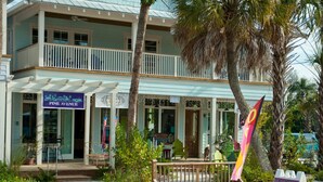 Exterior - Havana Cay- Adorable 3 bedroom cottage style- Pool/spa and only 4 houses from be (Anna Maria)