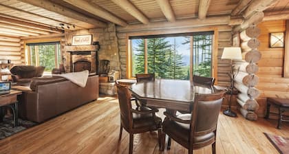 Secluded On-Mountain Trappers Cabin with Private Hot Tub