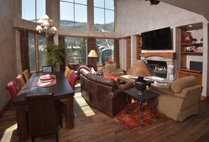 TV, fireplace, DVD player, stereo - Spacious 4 Bedroom + Loft 4.5Ba Condo- Ski in/out (Avon)