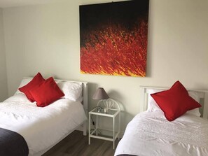 Familien-Doppel- oder -Zweibettzimmer, Seeblick | Kostenloses Internet per Kabel