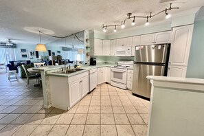 Fridge, microwave, oven - FREE FUN EVERYDAY!!!  Enjoy this units tropical oasis close to the pool and boardwalk! (Saint Augustine)