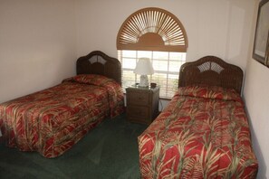 4 habitaciones, tabla de planchar con plancha, wifi y ropa de cama 