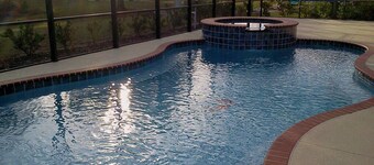 Grote villa met 4 slaapkamers met zwembad en hot tub