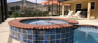 Large 4-bedroom villa with pool and hot tub