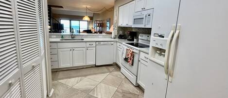 冰箱、微波炉、烤箱