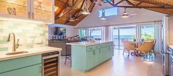 P58 - ¿Frente al golfo de lujo de 4 dormitorios y 4 baños con piscina privada y muelle de aguas profundas?