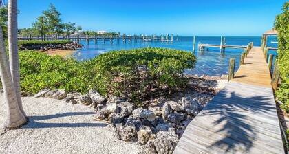 P58 - Gulf Front Ylellinen 4 makuuhuoneen 4 kylpy oma uima-allas ja syvän veden telakka?