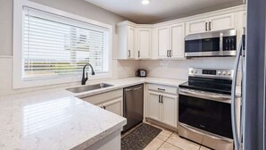 Coffee/tea maker, fridge, microwave, oven - Las Palmas Resort #401 | All-Inclusive Amenities (Saint George)