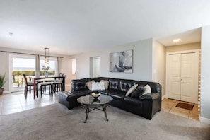 TV, offices - Las Palmas Resort #401 | All-Inclusive Amenities (Saint George)
