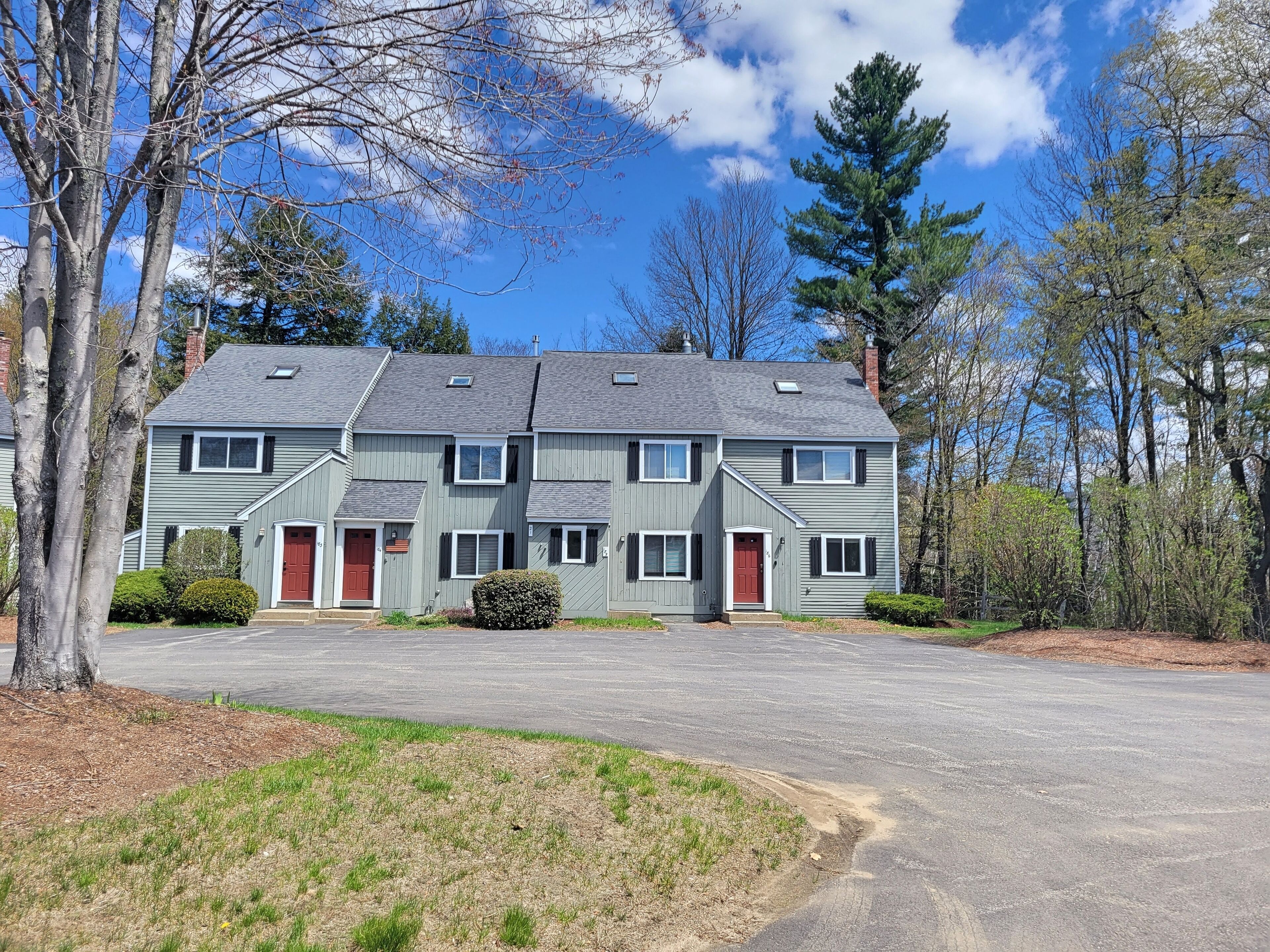 A0185- Managed by Loon Reservation Service - NH Meals & Rooms Lic# 056365
