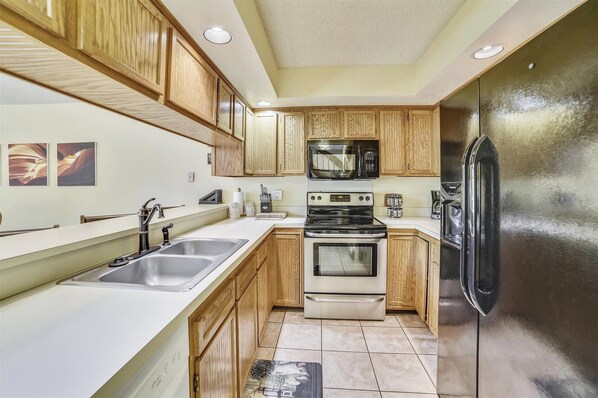 冰箱、微波炉、烤箱、炉灶