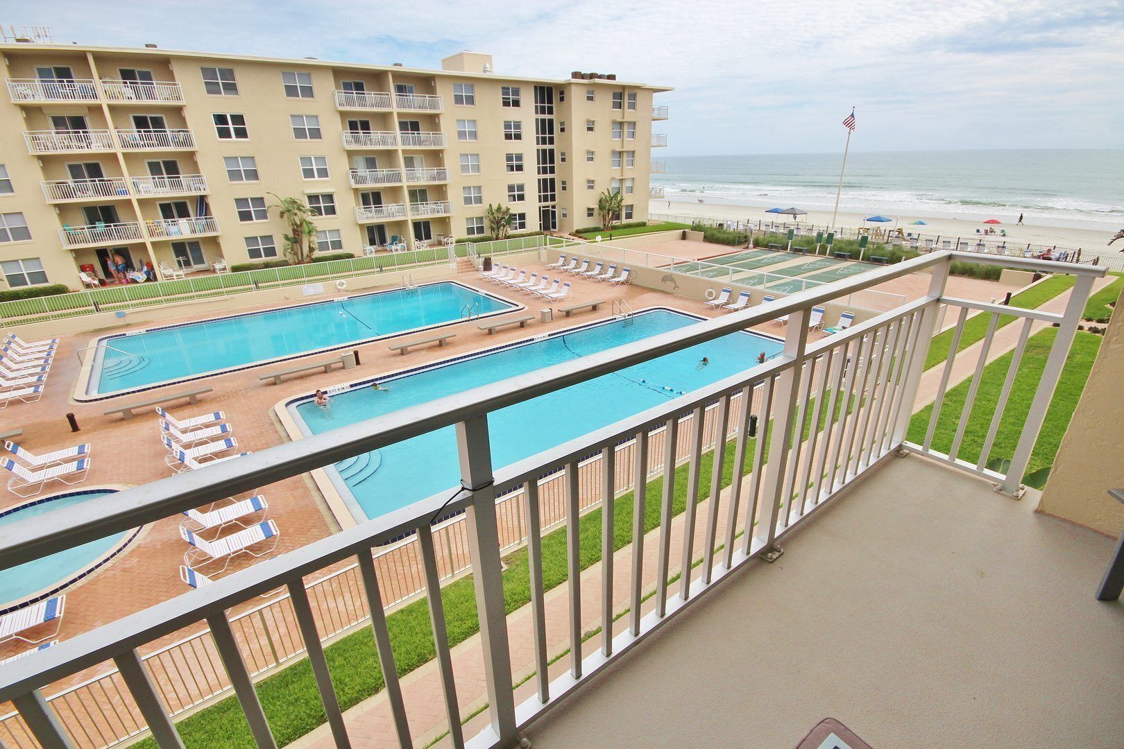 Modern Décor, Great Pool and Ocean Views from Your Own Balcony