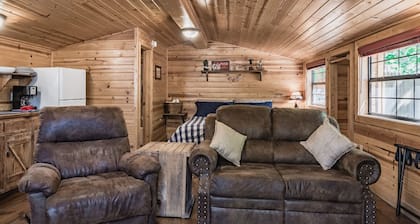 Snuggle Inn: Gemütliche Studio-Kabine mit eigenem Whirlpool!