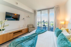 1 dormitorio, tabla de planchar con plancha, Internet y ropa de cama