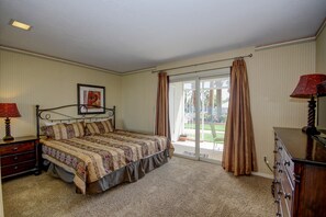 1 bedroom, travel cot, free WiFi, bed sheets