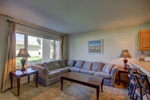 TV, offices - Las Palmas Resort #1609 | All-Inclusive Amenities (Saint George)