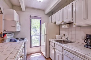 冰箱、微波炉、烤箱、炉灶