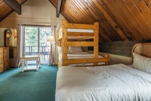 3 bedrooms, free WiFi, bed sheets - Chalet #16, Slope Side Ski in Ski Out Spacious Fam (Ashland)