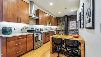 KĂŒhlschrank, Mikrowelle, Ofen, GeschirrspĂŒler