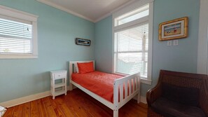 4 bedrooms, WiFi - Buccaneer House: 4  BR, 4  BA House in Crystal Beach, Sleeps 12 (Crystal Beach)