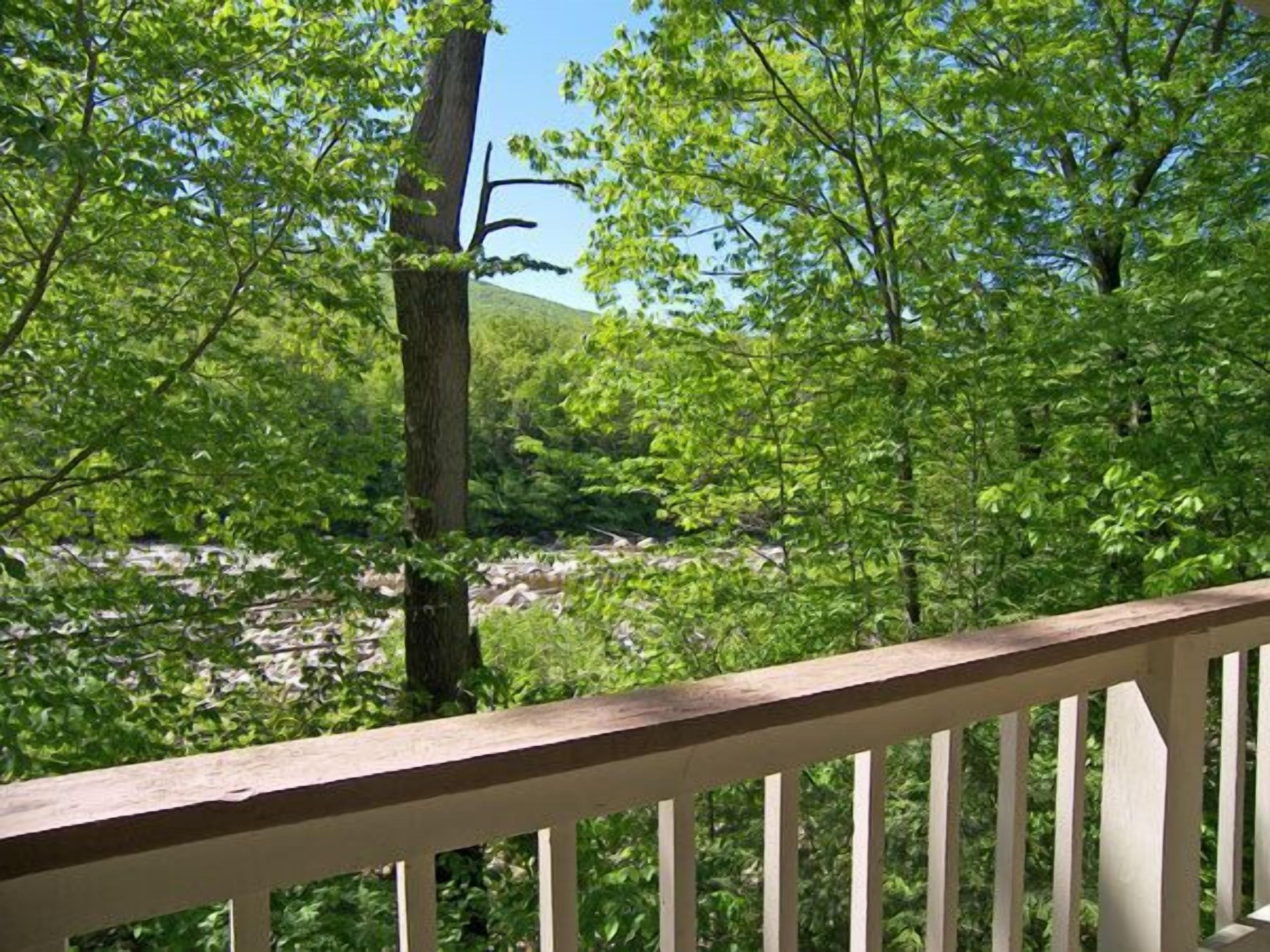RA205- Managed by Loon Reservation Service - NH Meals & Rooms Lic# 056365