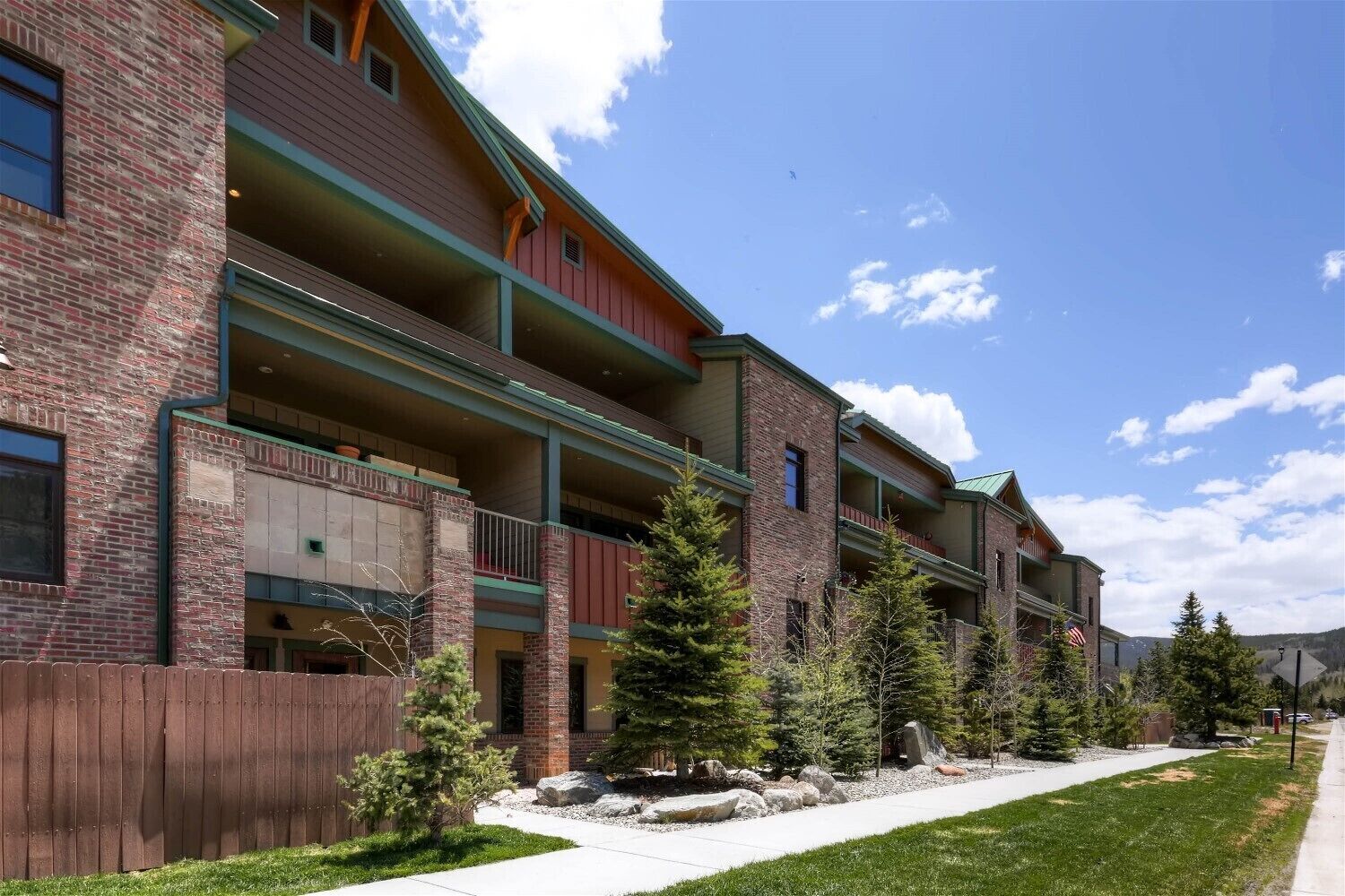 Beautiful 2 bedroom plus den close to Main Street, Frisco!