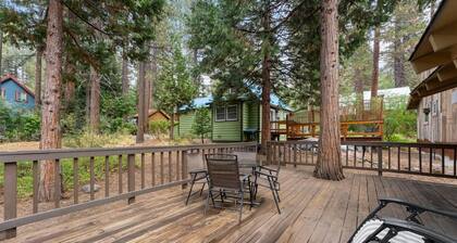 Custom Bed, Large Deck for Grilling, Pets OK "Dolly Varden Cottage"