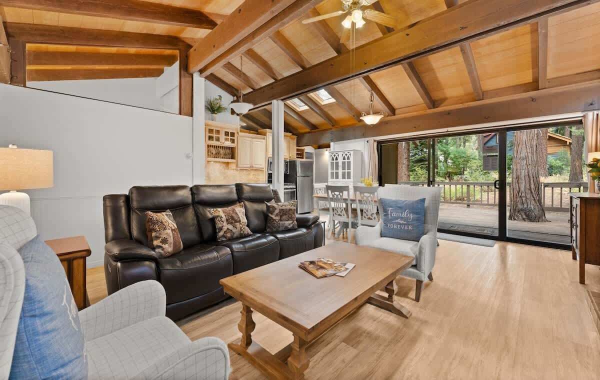 Smart TV, fireplace, DVD player, books