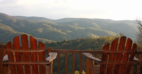Romantic Log Cabin,180* Views,WiFi,HotTub