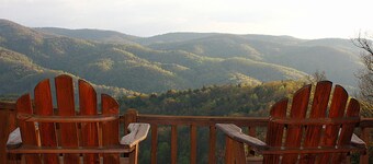 Romantic Log Cabin,180* Views,WiFi,HotTub