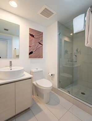 Bathroom - Great Studio Suite South Views (Hallandale Beach)
