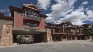A multi-story building with a stone facade and balconies, labeled "Marina Park Condominiums." - Beautiful, modern condo in Marina Park in Frisco. 3 bedrooms, large, open kitchen and private 2 car garage. (Frisco)