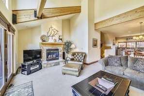 TV, fireplace