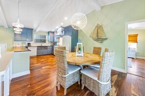 Unclassified image, 5 of 35, button