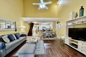 TV, tavolo da ping pong