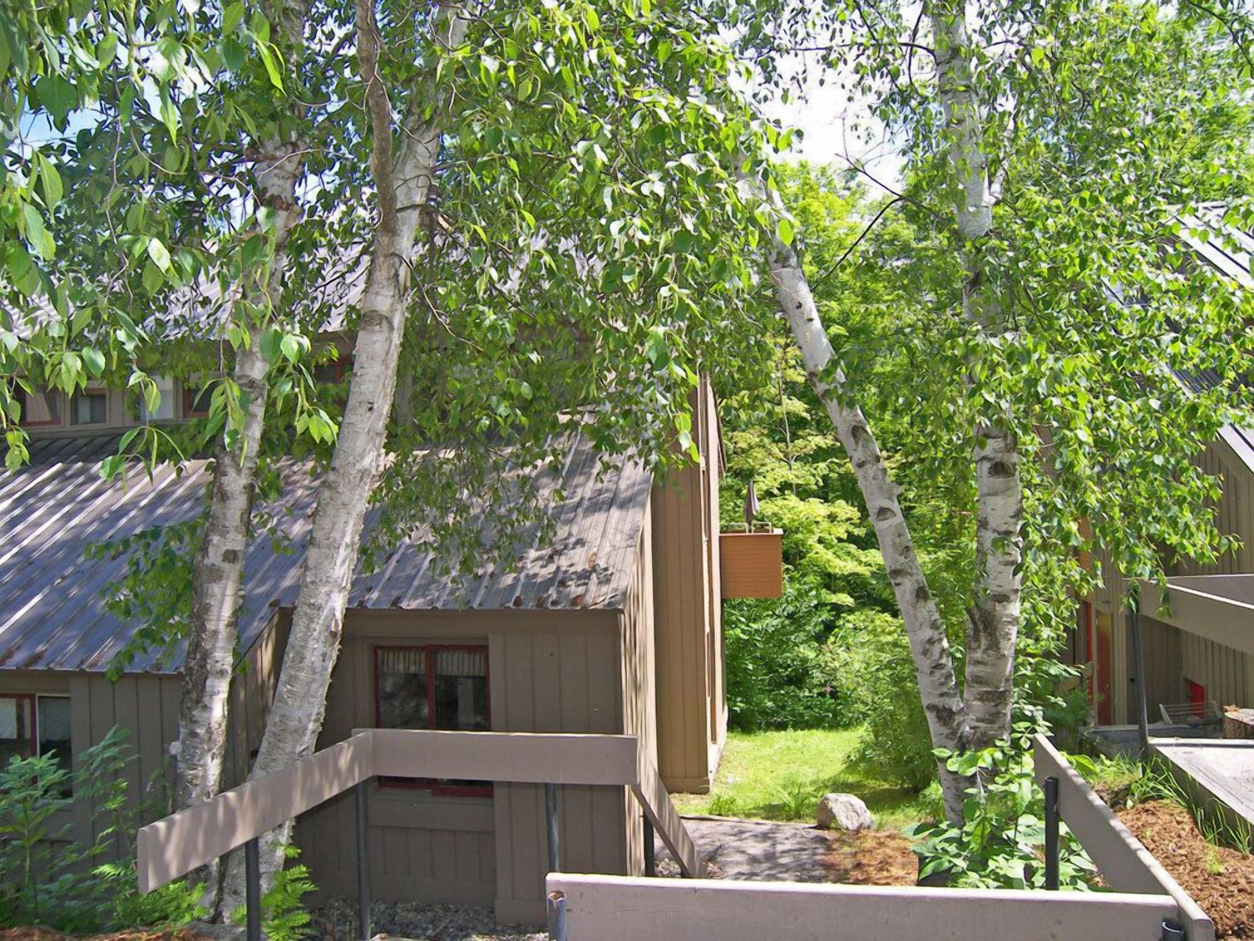 V054W- Managed by Loon Reservation Service - NH Meals & Rooms Lic# 056365