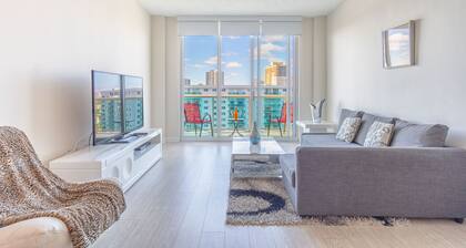 Spacious penthouse across from the beach | WIFI + Parking