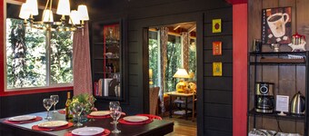 Big Bertha's! Perfectly Equipped Forest Retreat!