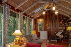 Téléviseur connecté, foyer, Netflix, lecteur de DVD