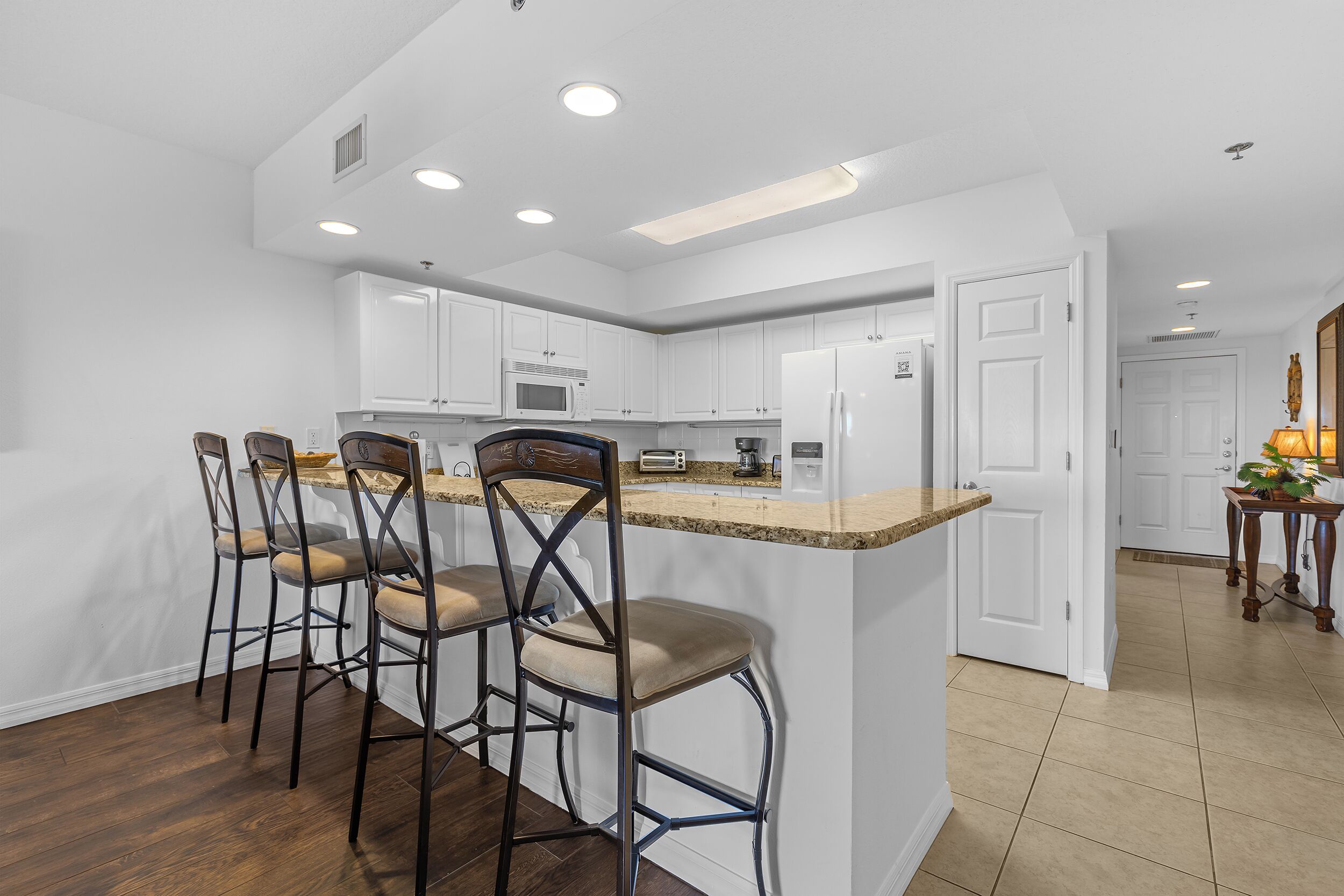 Gorgeous Unit - TV in Every Room- Resort Style Complex- Short Walk To the Beach